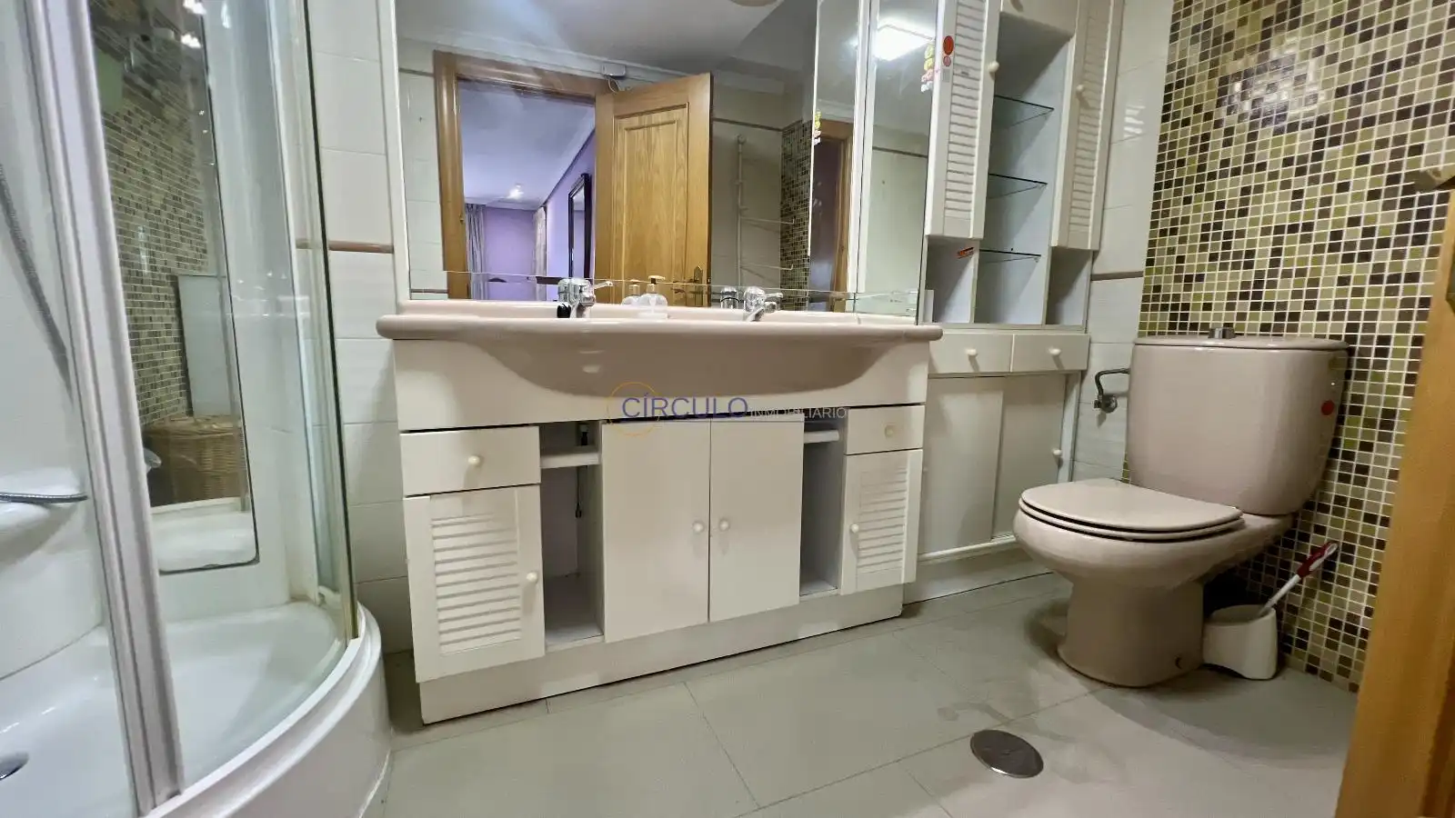 Baño de Piso en venta en Lorca con Aire acondicionado, Terraza y Amueblado