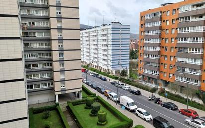 Vista exterior de Pis en venda en Bilbao  amb Calefacció