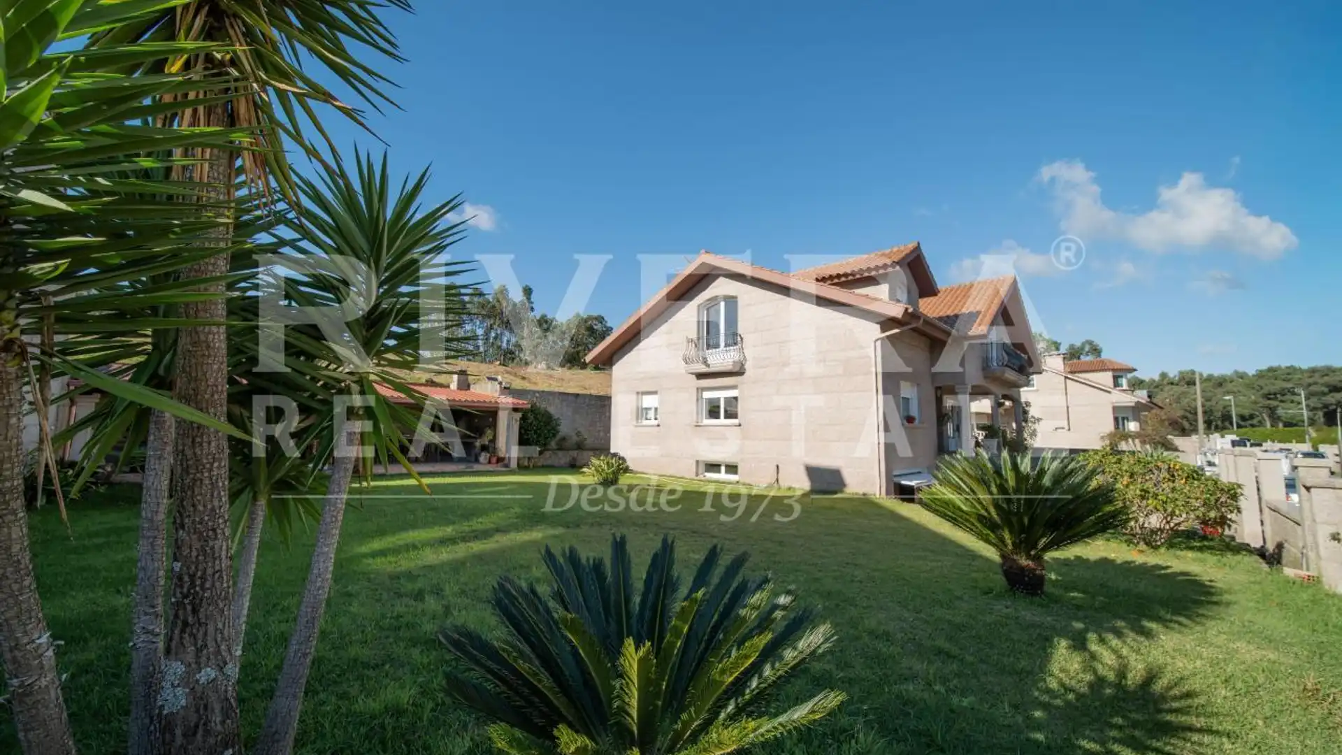 Garden of Houses for sale in A Illa de Arousa   with Heating