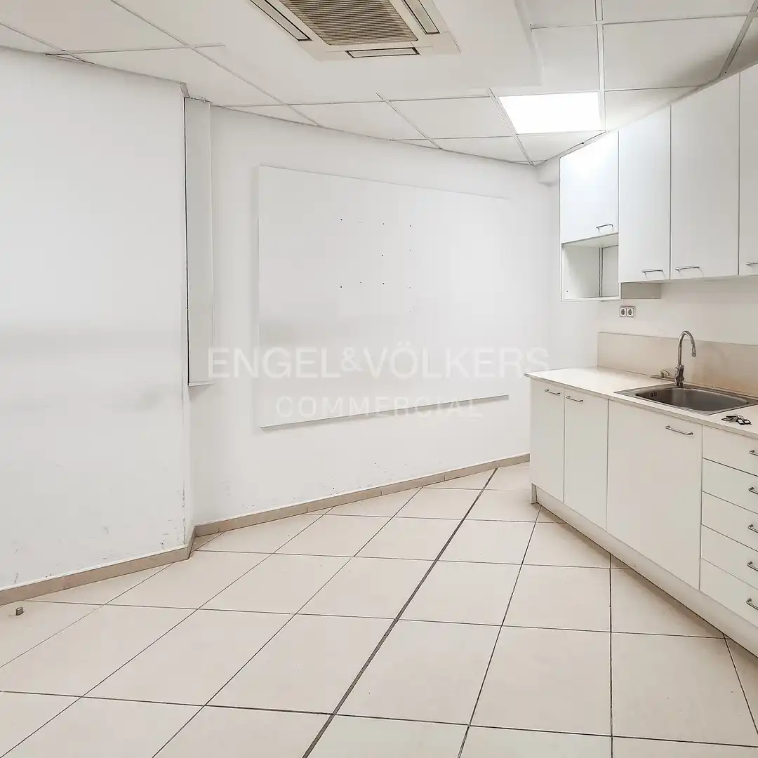 Cocina de Oficina de alquiler en Eixample