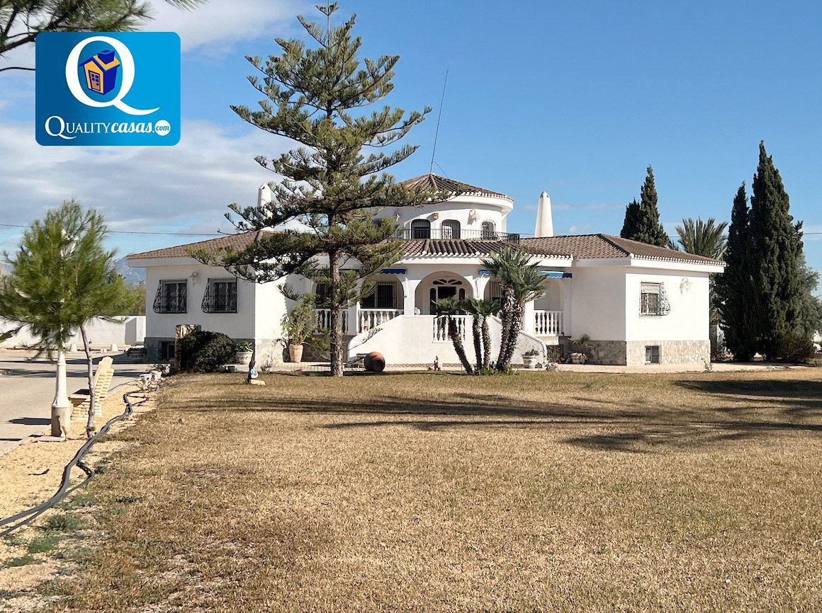 Vista exterior de Casa o xalet en venda en San Vicente del Raspeig / Sant Vicent del Raspeig amb Aire condicionat i Terrassa
