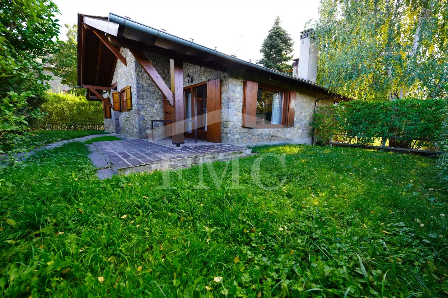 Garden of Houses for rent in Alp poble