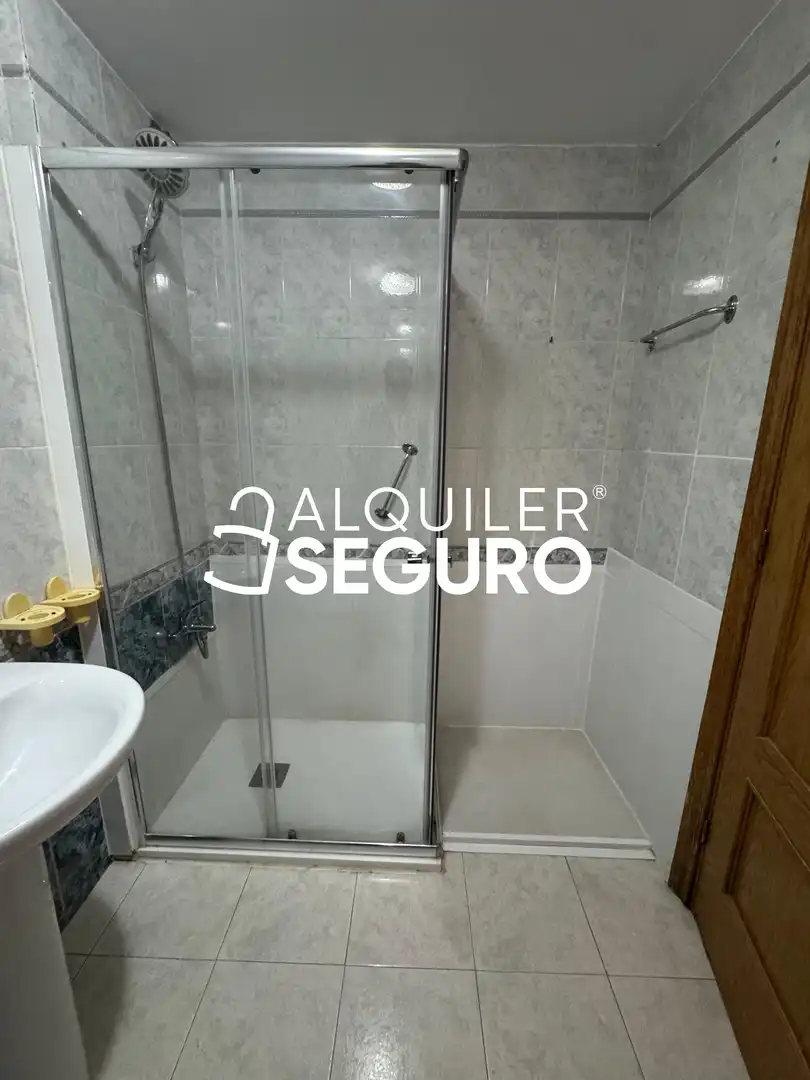 Badezimmer von Wohnung zur Miete in Málaga mit Terrasse