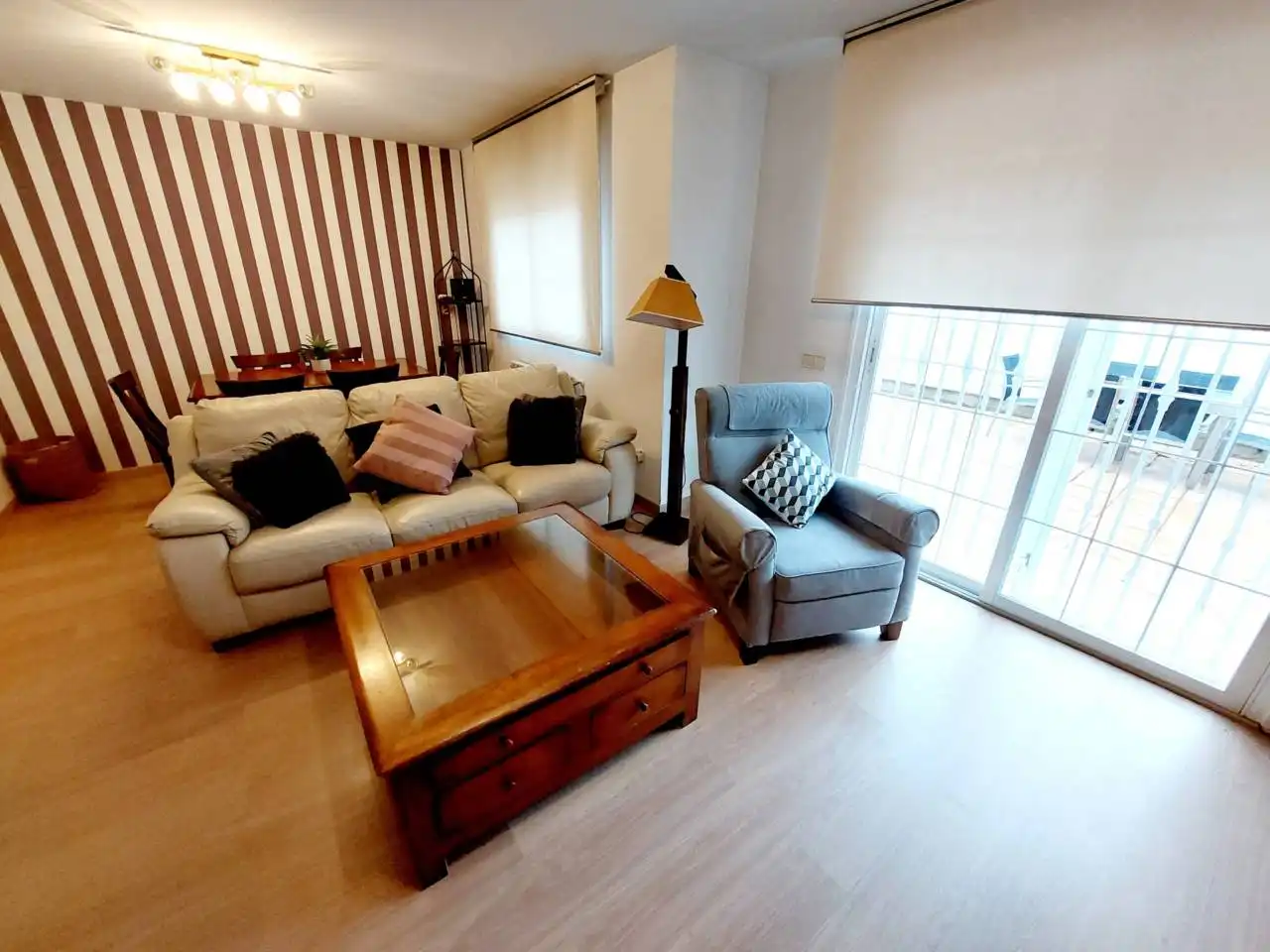 Sala de estar de Casa adosada en venta en Fuenlabrada con Aire acondicionado, Calefacción y Piscina comunitaria