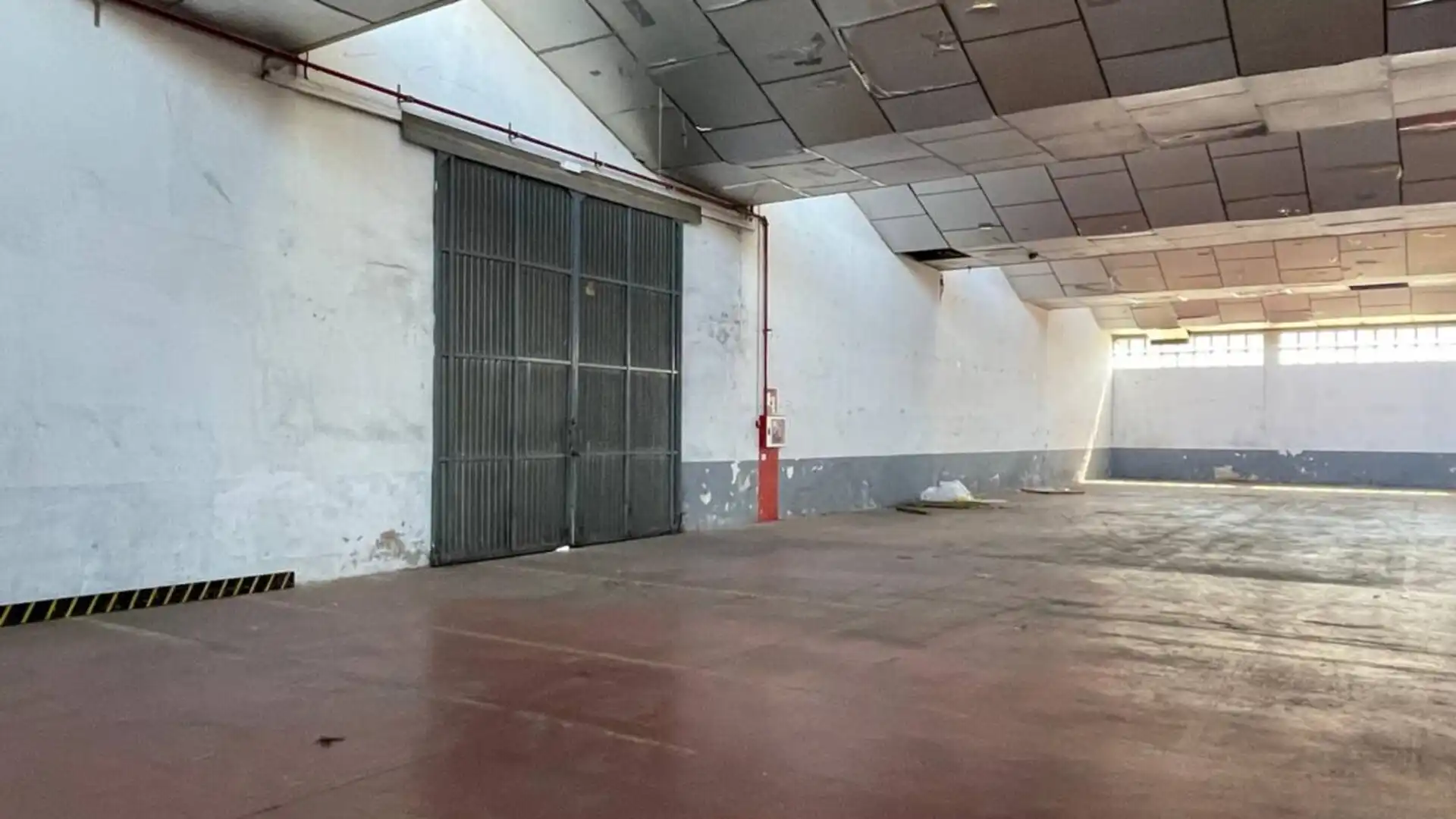 Fabrikhallen zur Miete in Montmeló