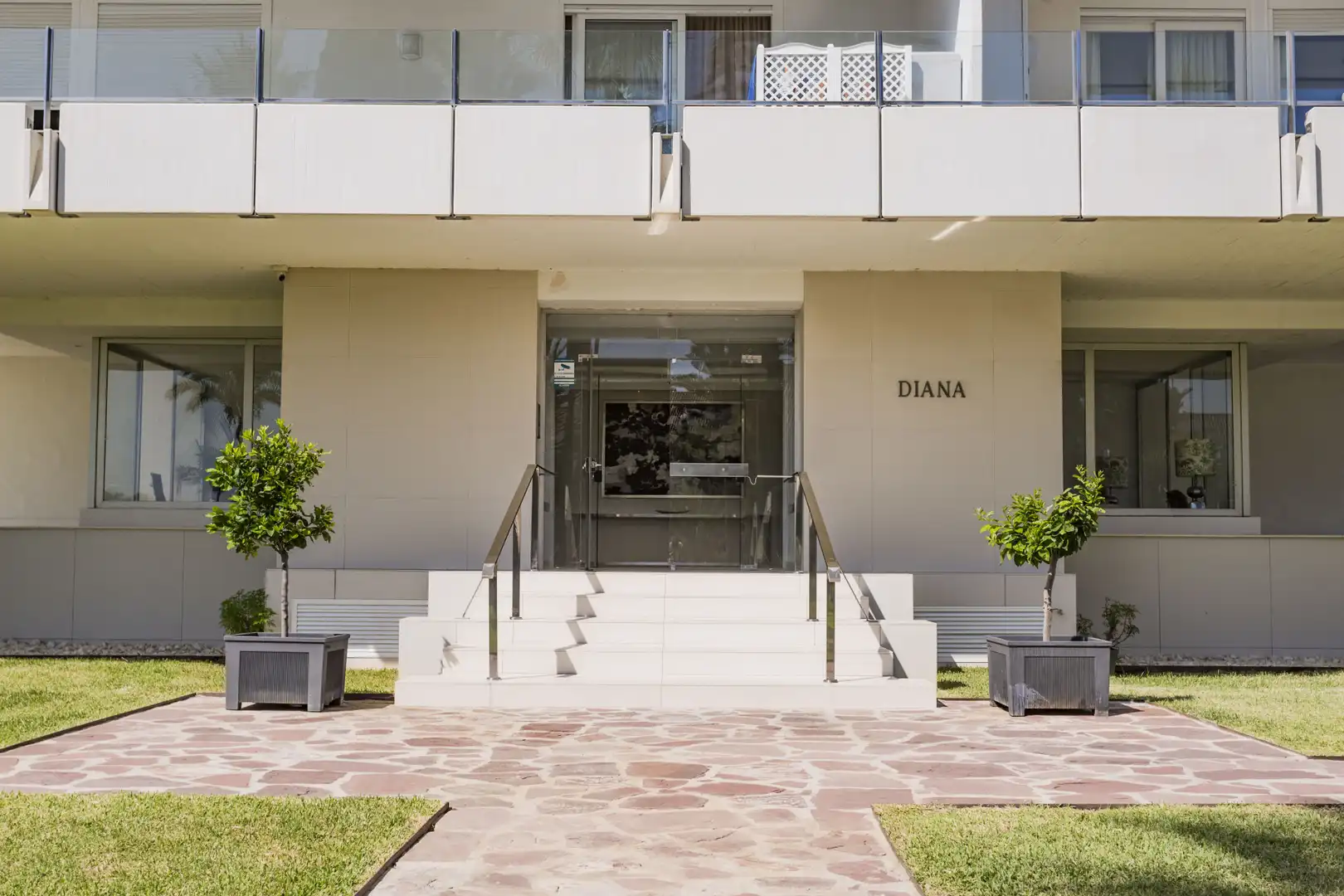 Vista exterior de Apartament en venda en Marbella amb Terrassa, Piscina i Internet