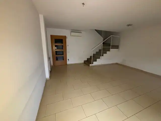 Casa aparellada en venda a C/ de Joan Maragall, imagen 3