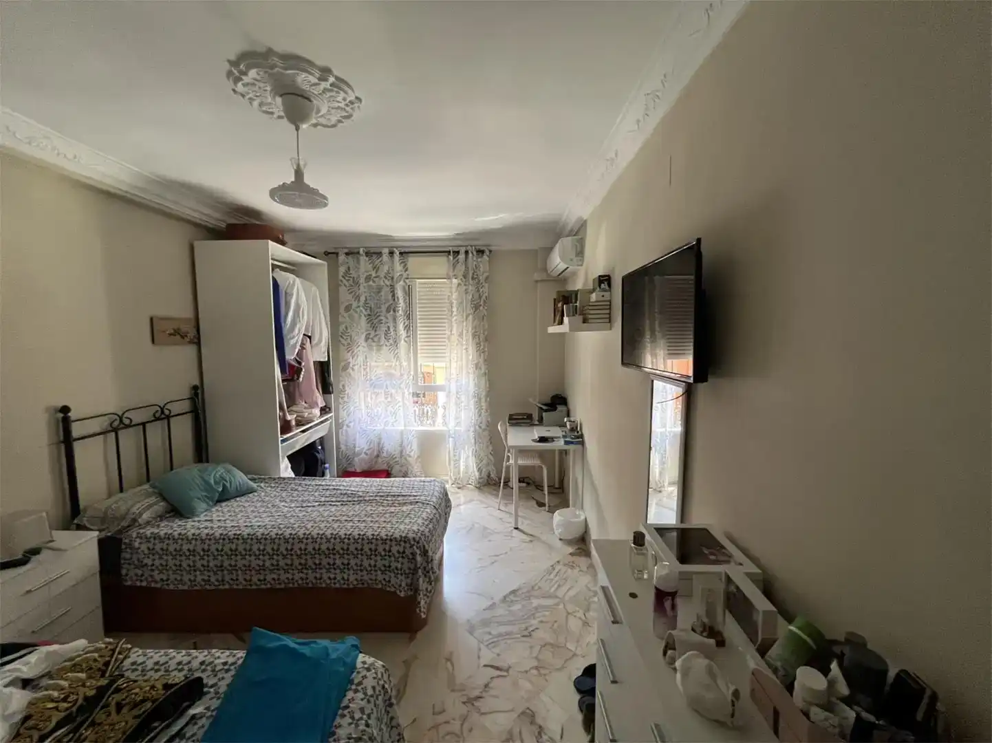 Dormitori de Casa adosada en venda en La Algaba amb Aire condicionat i Balcó