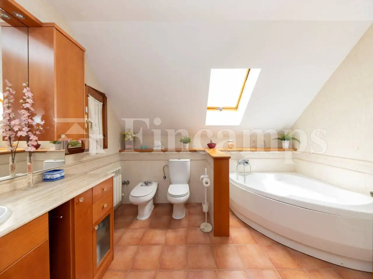 Badezimmer von Haus oder Chalet zum Verkauf in Cerdanyola del Vallès mit Klimaanlage, Heizung und Privatgarten