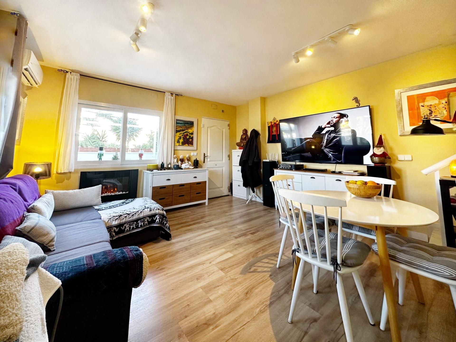 Living room of Single-family semi-detached for sale in Santa Pola  with Air Conditioner, Private garden and Parquet flooring