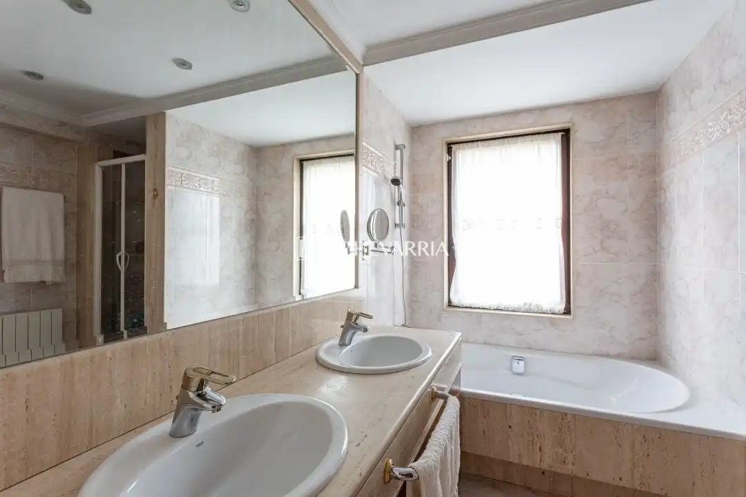 Bathroom of Flat for sale in Getxo   with Heating, Private garden and Terrace