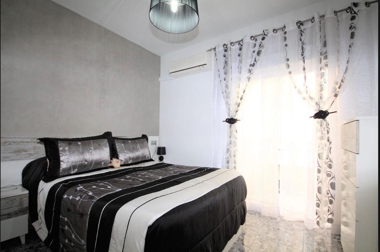 Bedroom of Flat for sale in  Sevilla Capital  with Air Conditioner, Terrace and Storage room