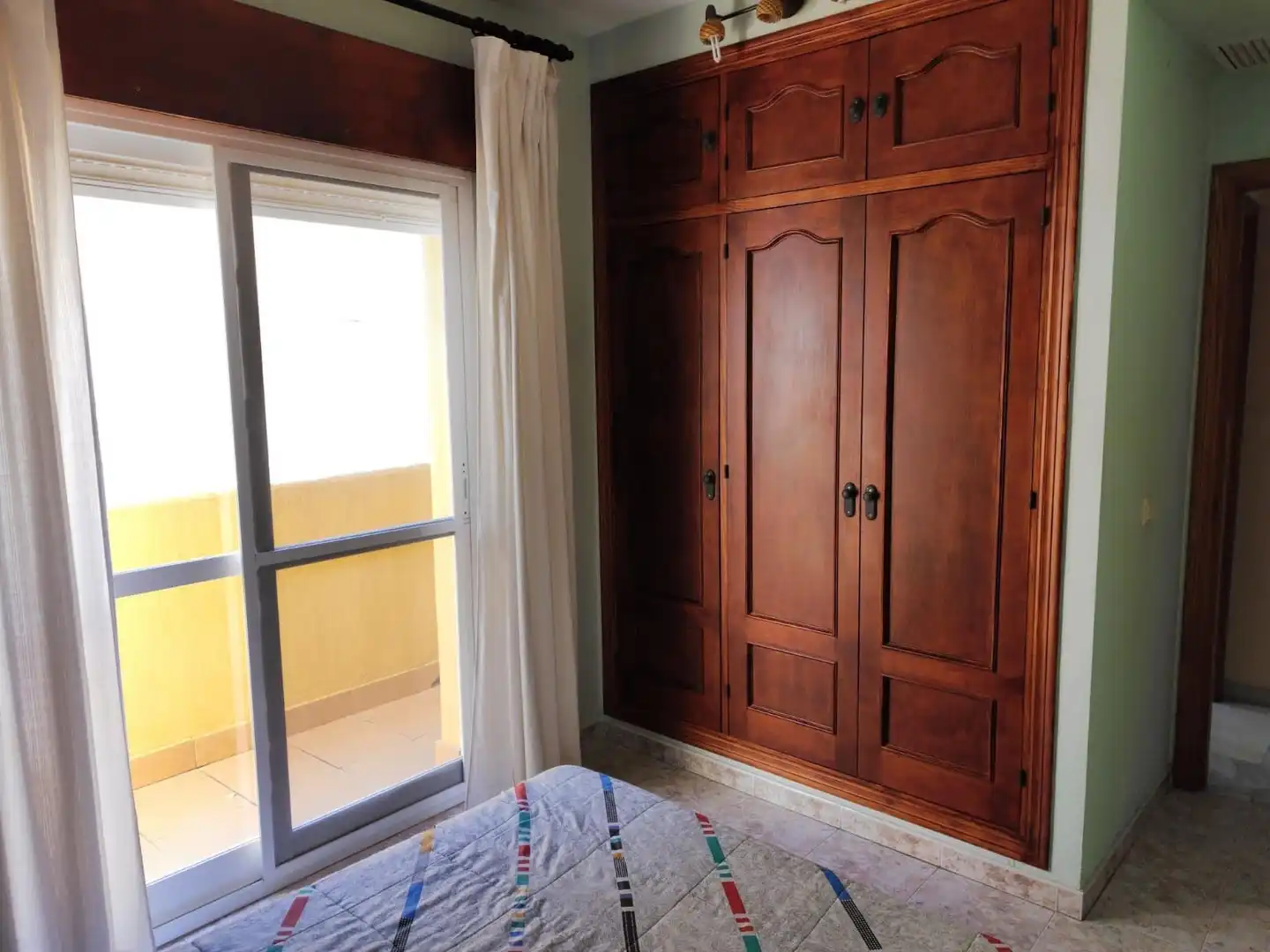 Dormitori de Casa adosada en venda en Málaga amb Aire condicionat, Calefacció i Jardí privat