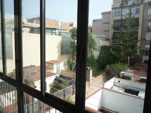 Vista exterior de Piso de alquiler en Barcelona con Horno