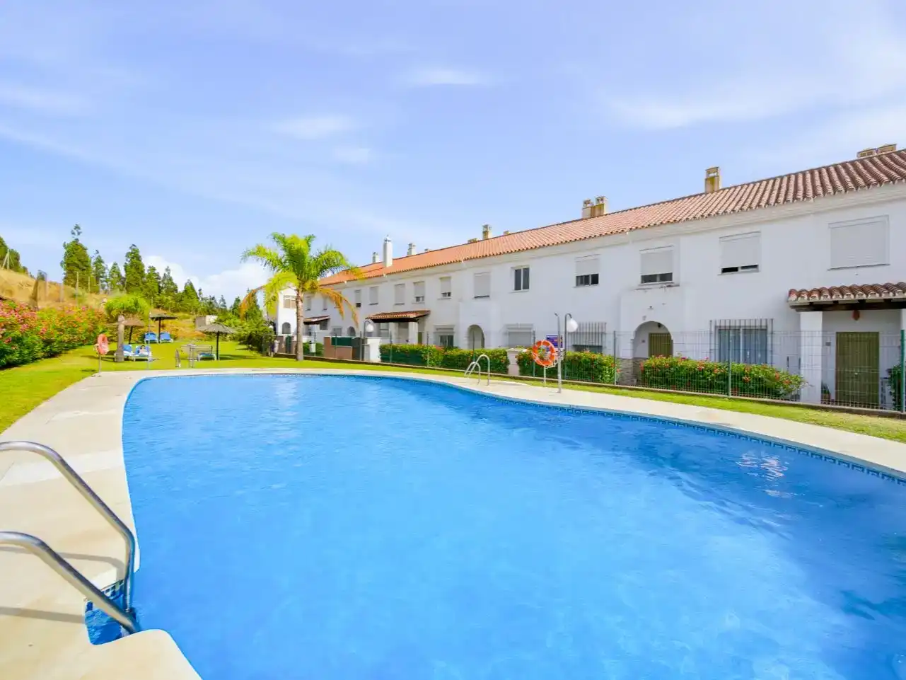 Vista exterior de Pis en venda en Mijas amb Aire condicionat i Piscina