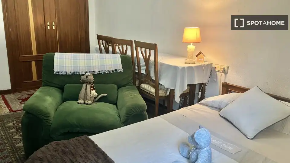 Schlafzimmer von Wohnung zur untervermieten in  Pamplona / Iruña mit Klimaanlage, Heizung und Terrasse
