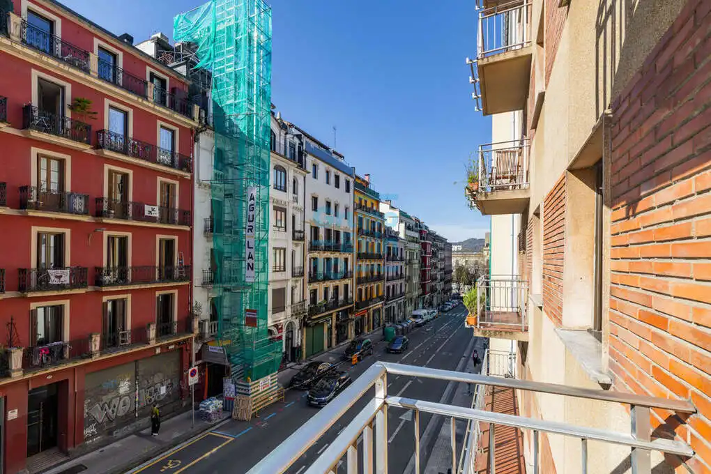 Vista exterior de Piso en venta en Donostia - San Sebastián  con Calefacción y Balcón