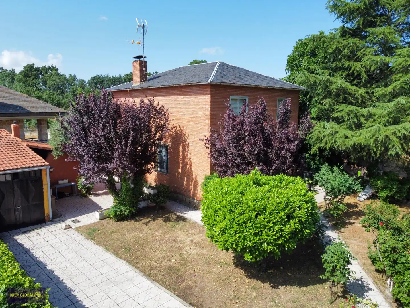 Vista exterior de Casa o chalet en venta en La Cabrera con Calefacción