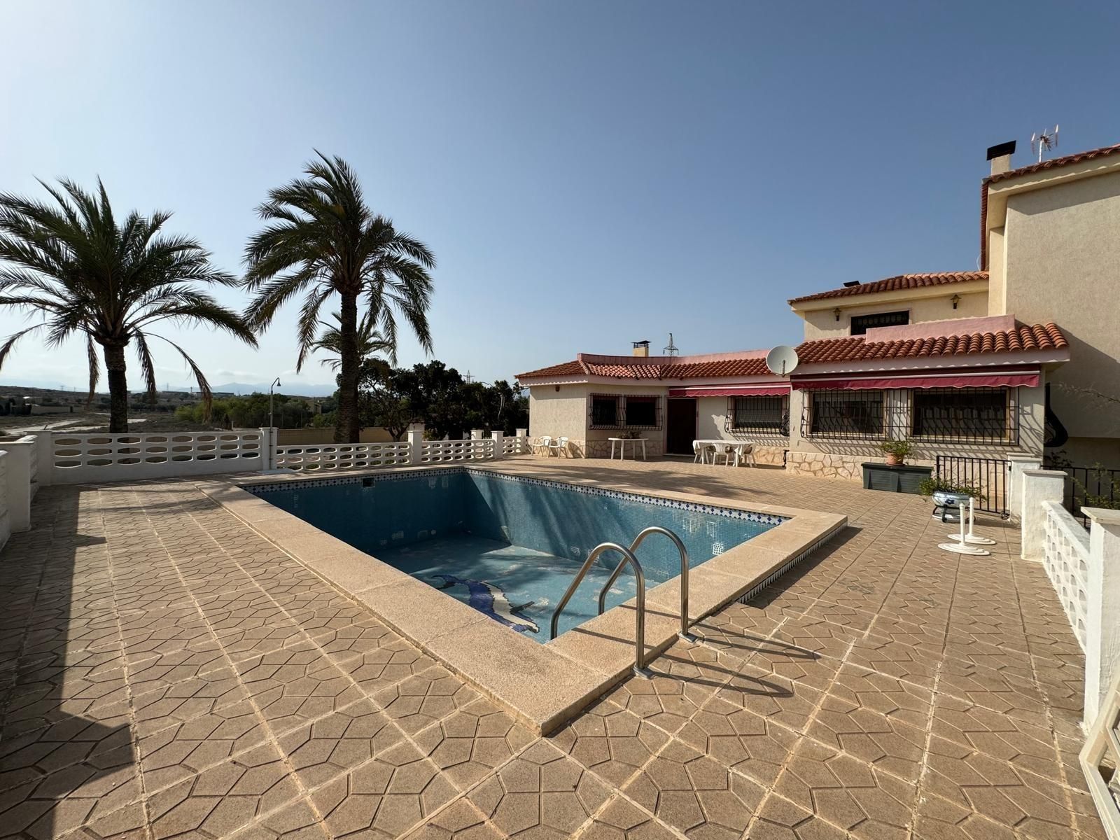 Piscina de Casa o xalet en venda en Alicante / Alacant amb Calefacció, Jardí privat i Terrassa
