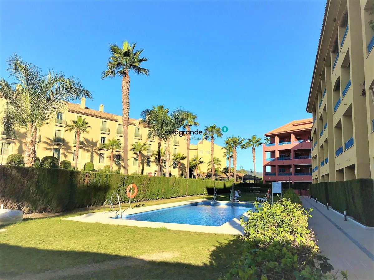 Jardí de Apartament de lloguer en Sotogrande amb Aire condicionat, Calefacció i Terrassa