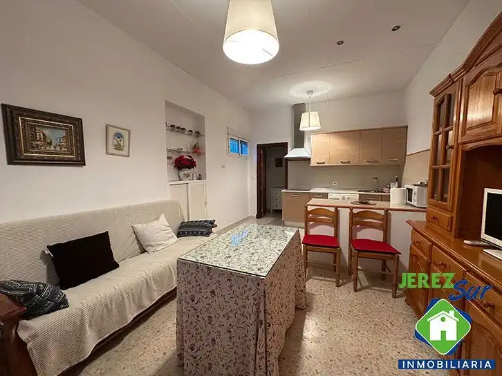 Cuina de Casa adosada en venda en Jerez de la Frontera amb Aire condicionat, Terrassa i Traster