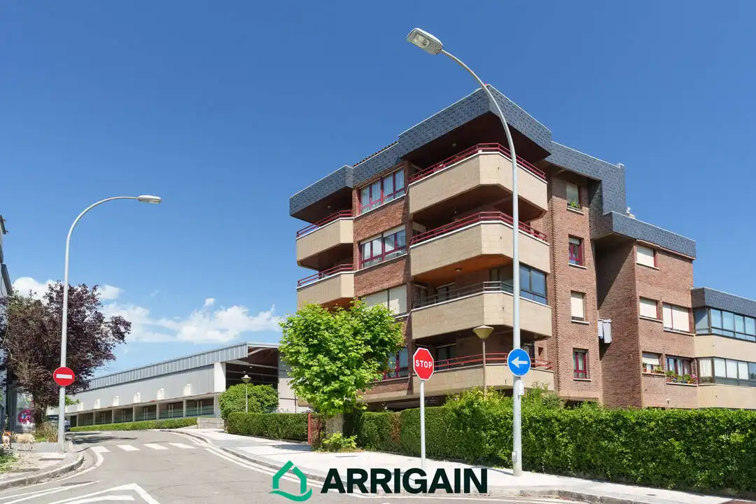 Außenansicht von Wohnung zum Verkauf in Donostia - San Sebastián  mit Heizung, Terrasse und Abstellraum