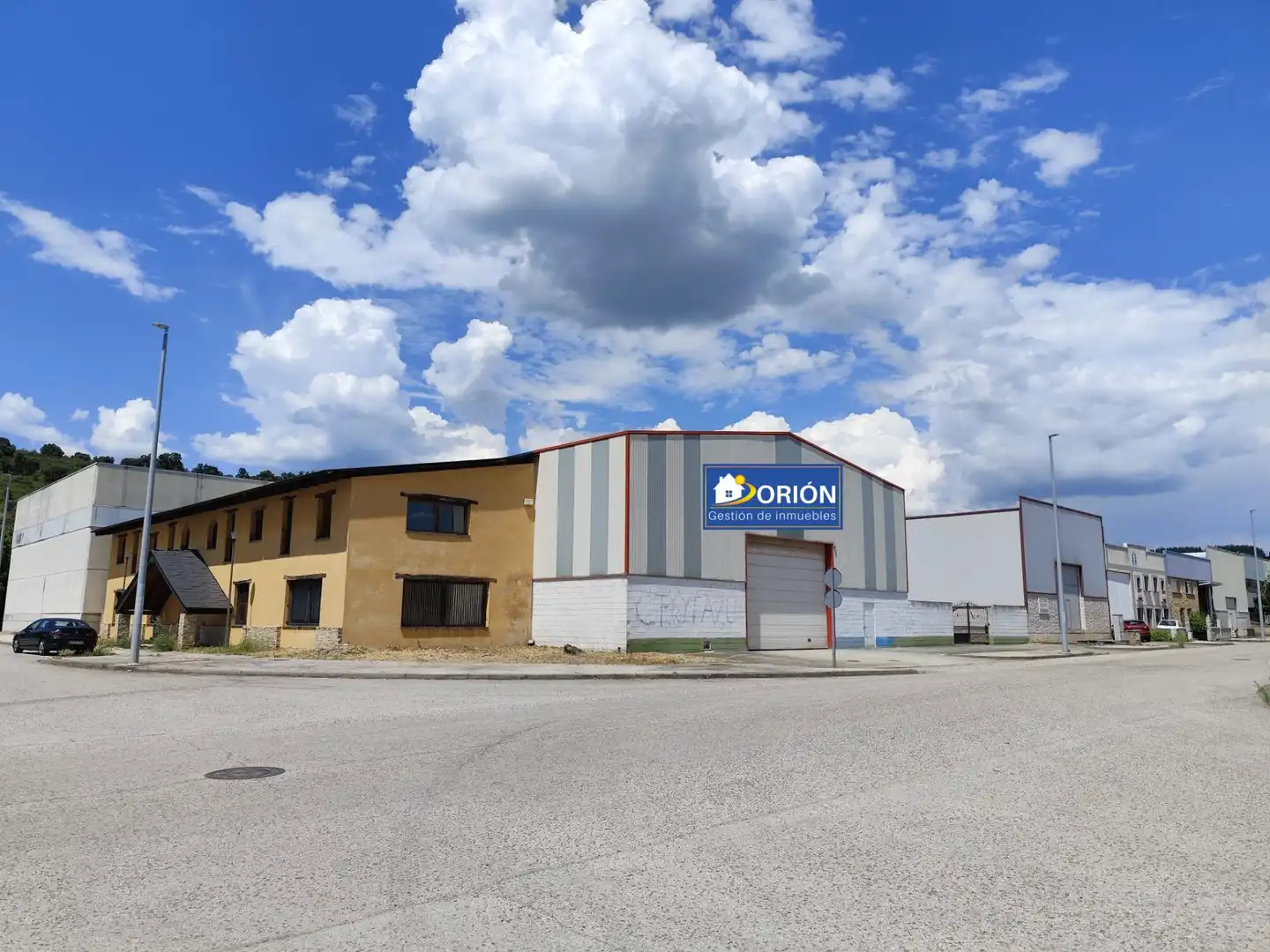 Vista exterior de Nave industrial en venta en Bembibre