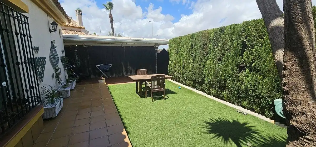 Jardí de Casa o xalet en venda en Orihuela amb Aire condicionat, Calefacció i Terrassa