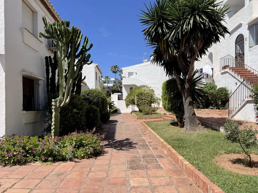 Vista exterior de Planta baixa en venda en Mijas amb Terrassa, Piscina i Piscina comunitària