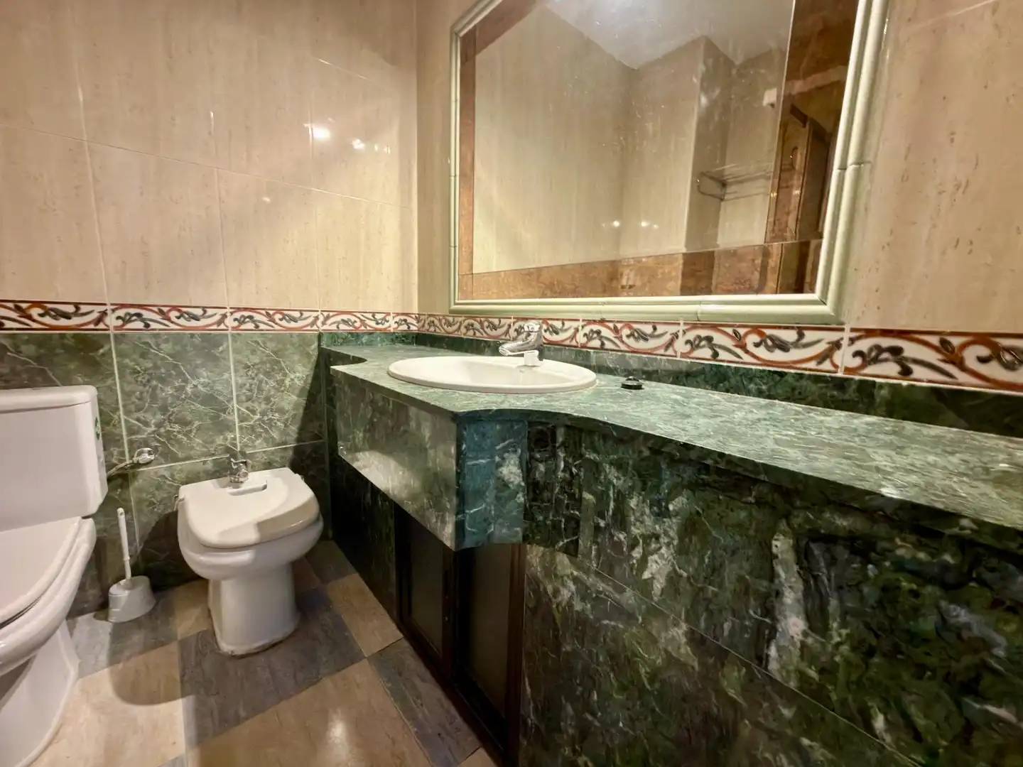Bathroom of Flat for sale in Córdoba  with Terrace, Storage room and Furnished