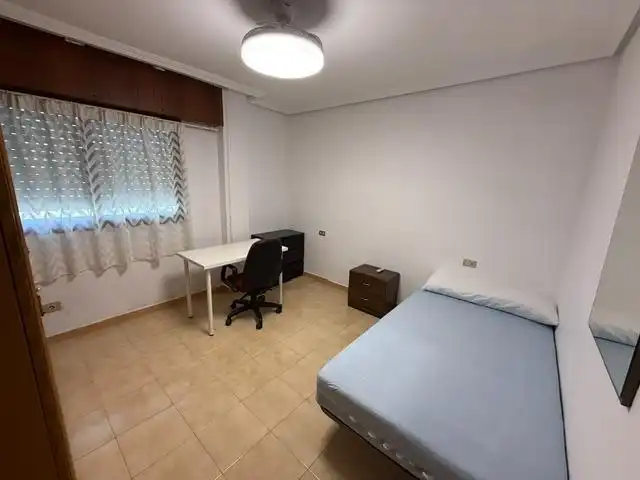 Habitación de Piso de alquiler en Murcia con Aire acondicionado y Amueblado