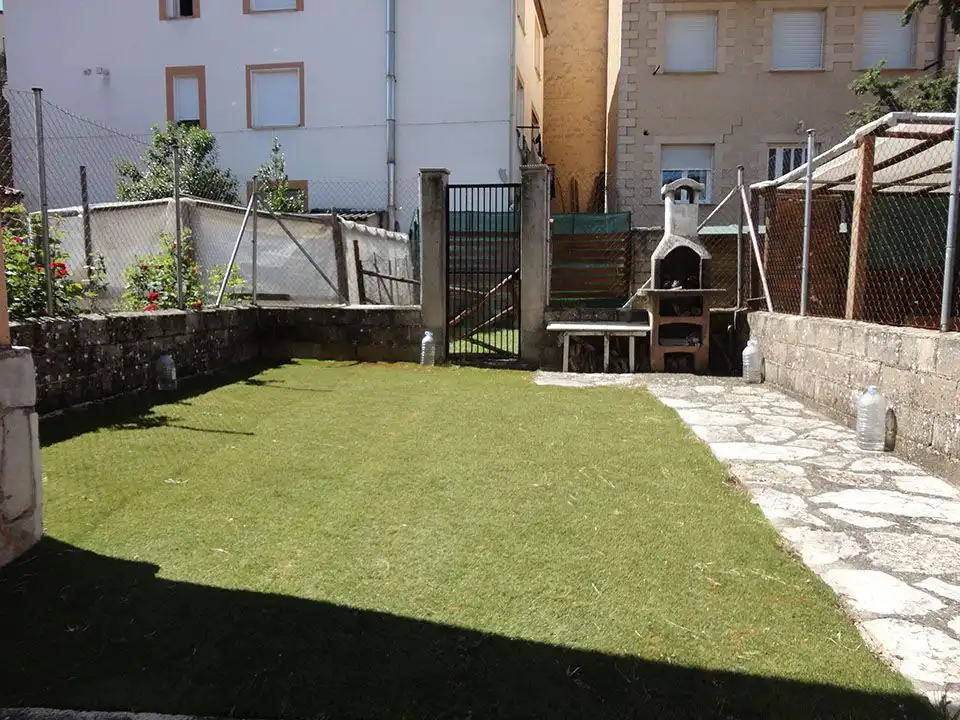Jardí de Casa adosada en venda en Espejón amb Jardí privat, Traster i Moblat