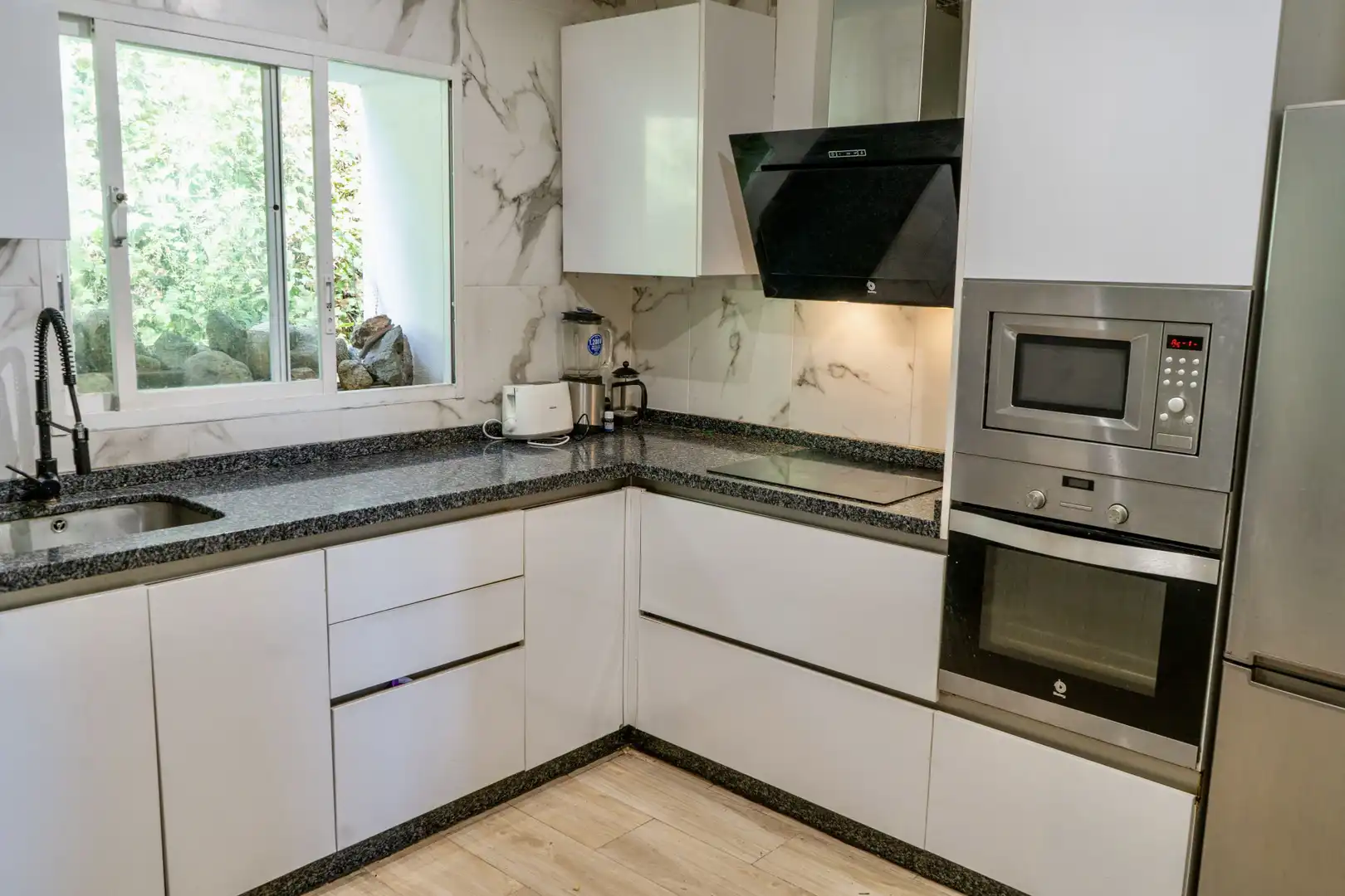 Apartament amb piscina en venda a Benahavís pueblo, imagen 4