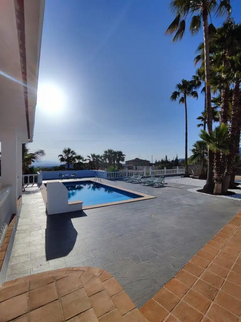 Piscina de Casa o chalet en venta en Alhaurín de la Torre con Aire acondicionado, Calefacción y Jardín privado