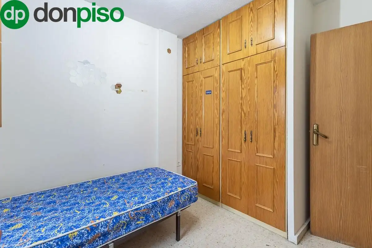 Dormitori de Casa o xalet en venda en Granada amb Aire condicionat, Calefacció i Terrassa