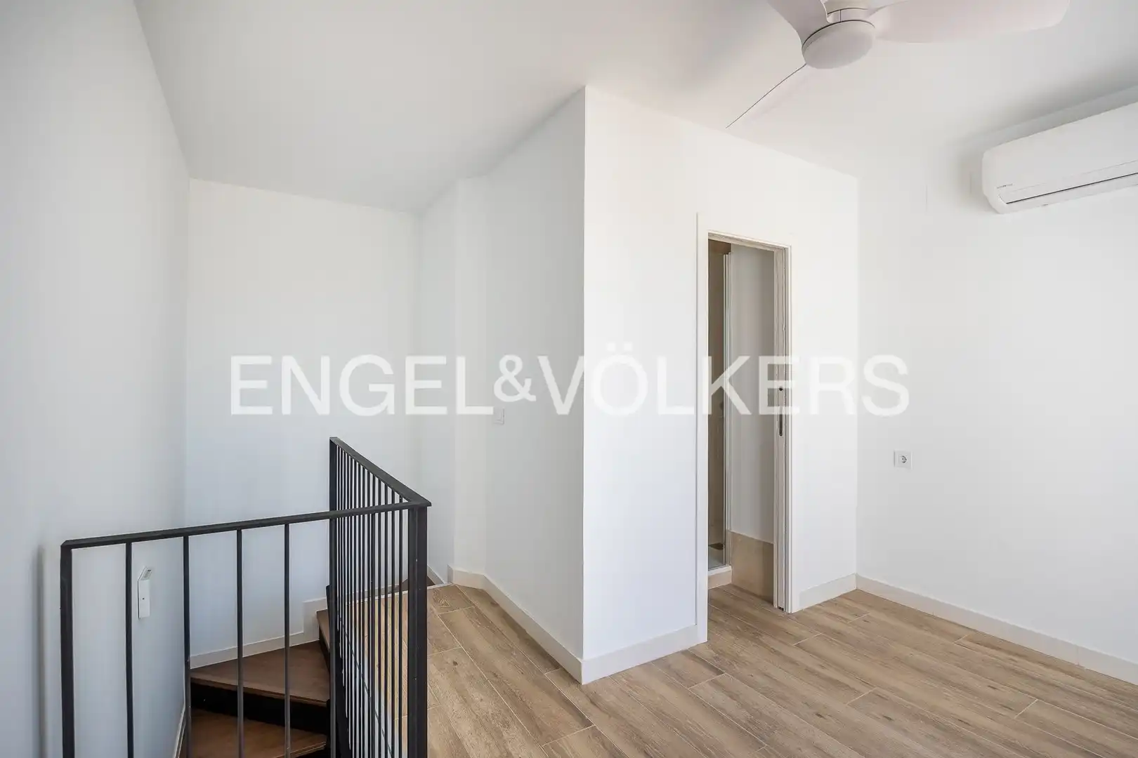 Duplexes for sale in Sevilla  with Air Conditioner, Heating and Terrace