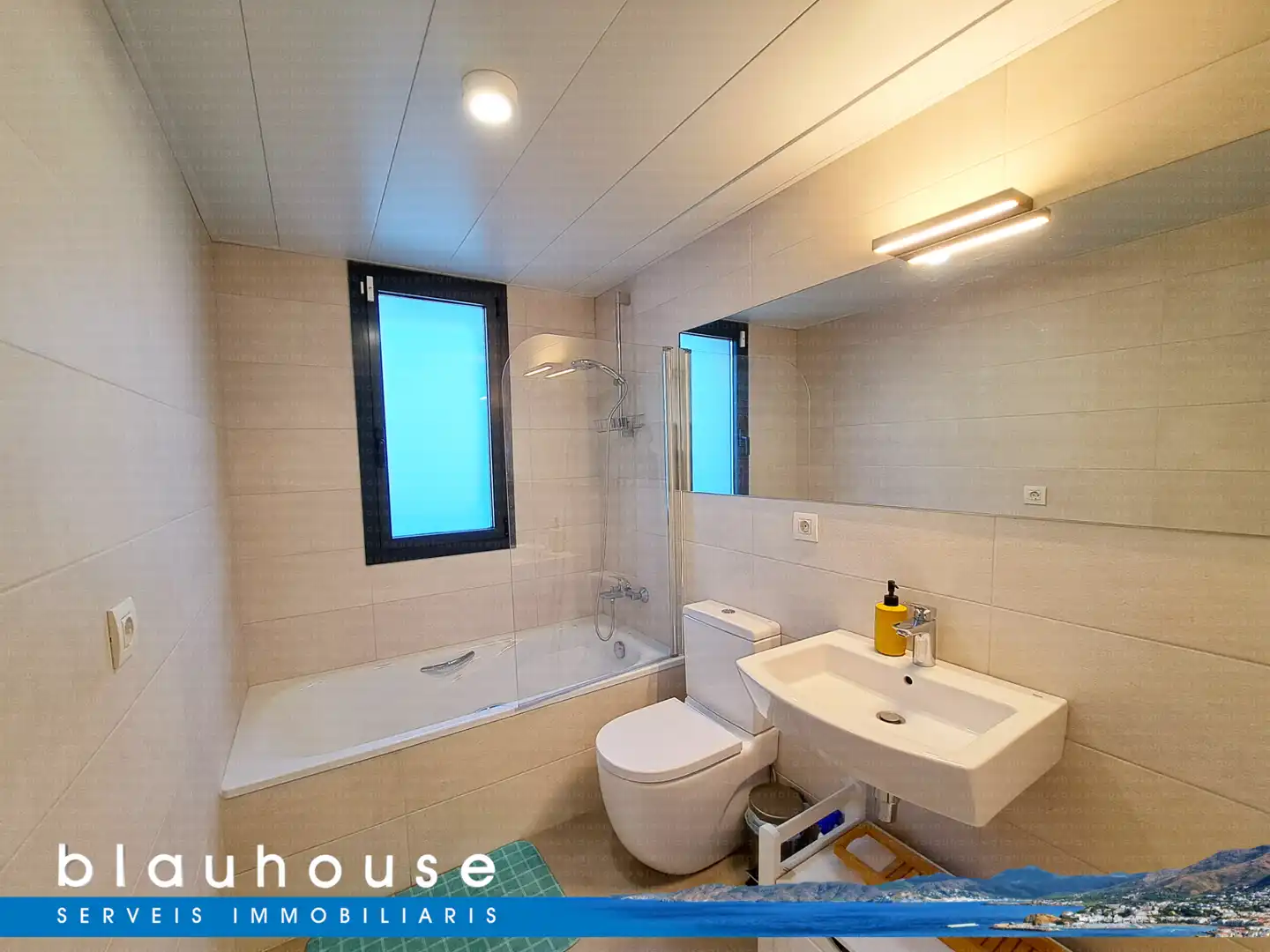 Baño de Apartamento en venta en Llançà con Aire acondicionado, Calefacción y Terraza
