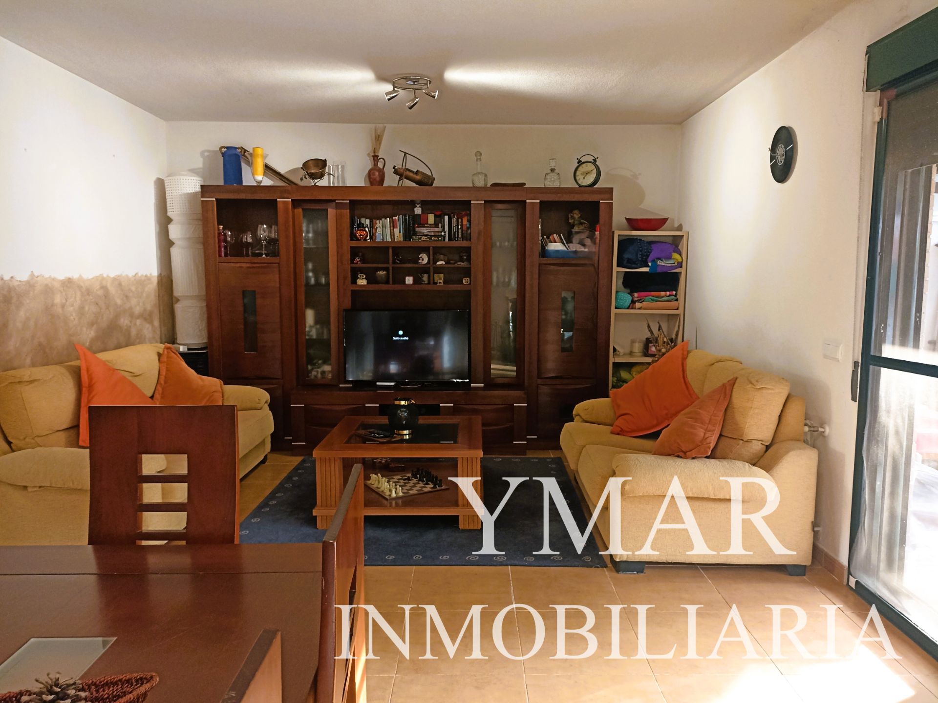 Living room of Single-family semi-detached for sale in Las Ventas de Retamosa  with Air Conditioner, Private garden and Parquet flooring