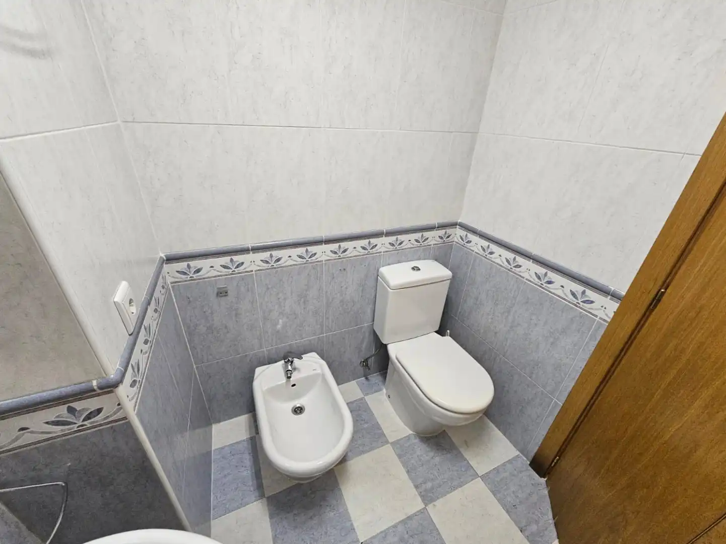Bathroom of Flat for rent in Valencia  with Air Conditioner and Heating