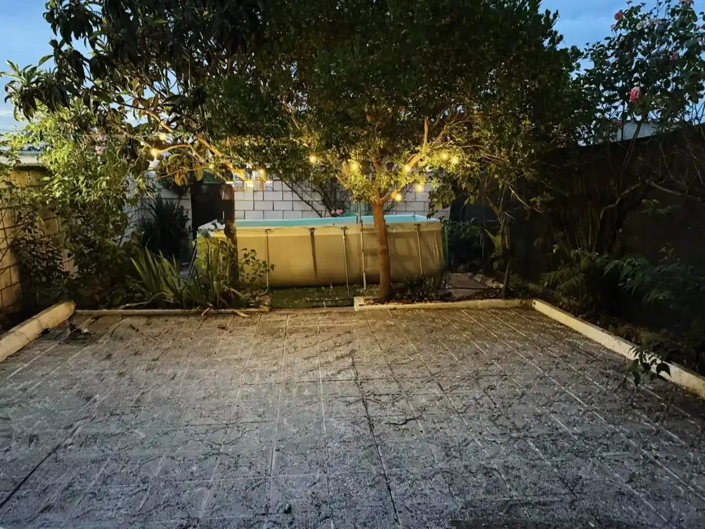 Piscina de Casa adosada en venda en Cáceres amb Aire condicionat, Jardí privat i Traster