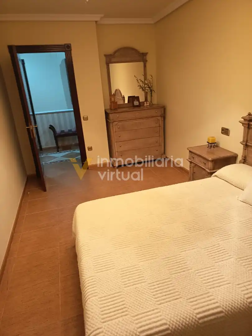Habitación de Casa o chalet en venta en Lucena con Piscina y Amueblado