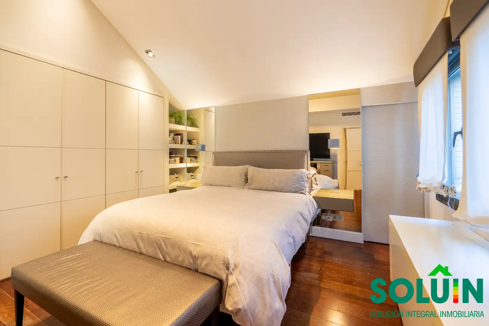 Bedroom of Houses for sale in Pozuelo de Alarcón  with Air Conditioner, Heating and Private garden