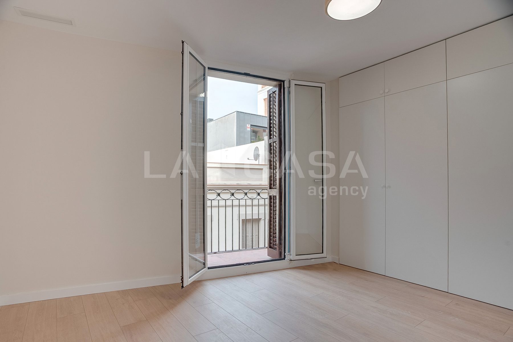 Bedroom of Flat for sale in  Barcelona Capital  with Balcony