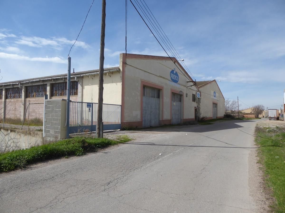 Vista exterior de Nau industrial en venda en Mollerussa