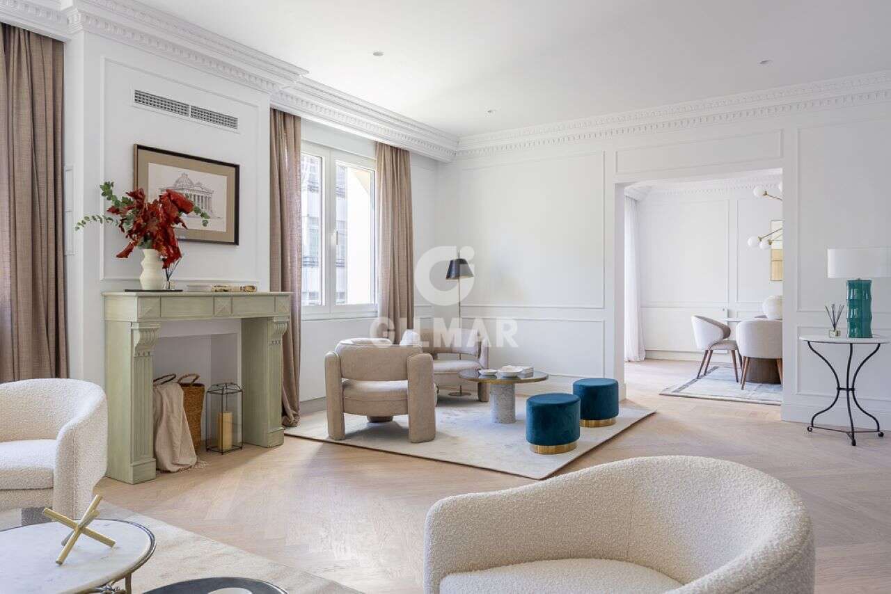 Living room of Flat for sale in  Madrid Capital  with Heating, Storage room and Balcony