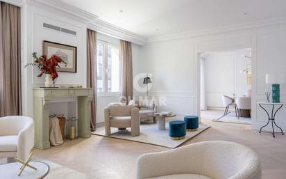 Living room of Flat for sale in  Madrid Capital  with Terrace and Storage room
