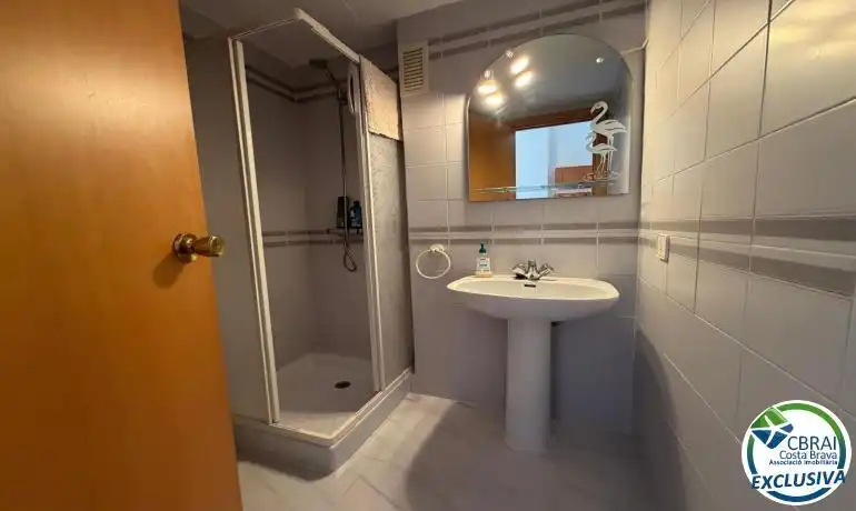 Bathroom of Flat for sale in Empuriabrava  with Terrace, Furnished and TV