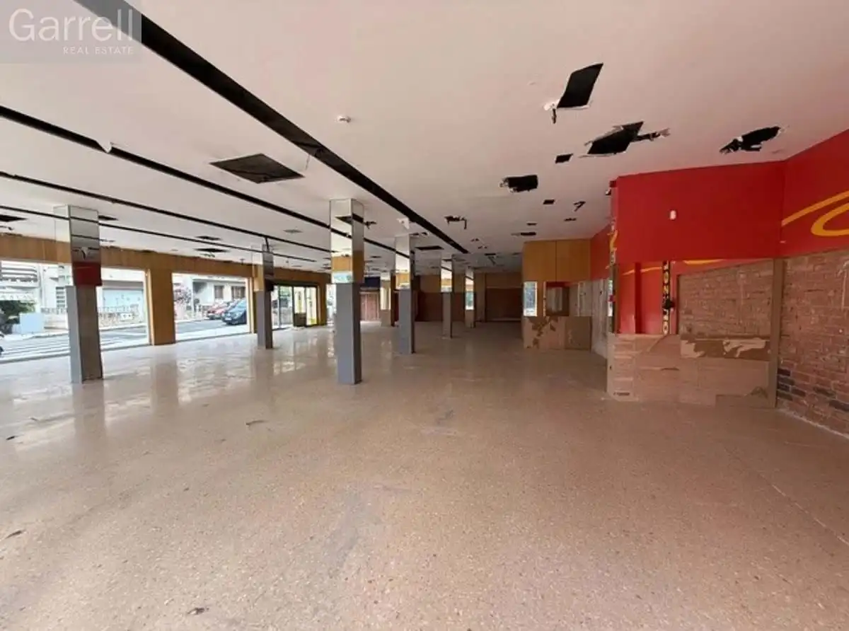 Local comercial en venta en carrer FIGUERES 
Es: Pl: Pt:
 CASTELLO D'EMPURIES (GIRONA)
