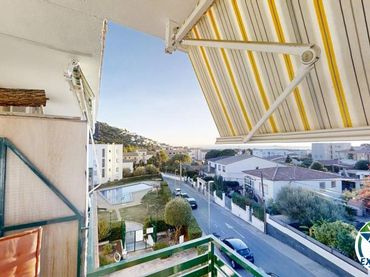 Pis amb piscina en venda a Carrer Lisboa 14