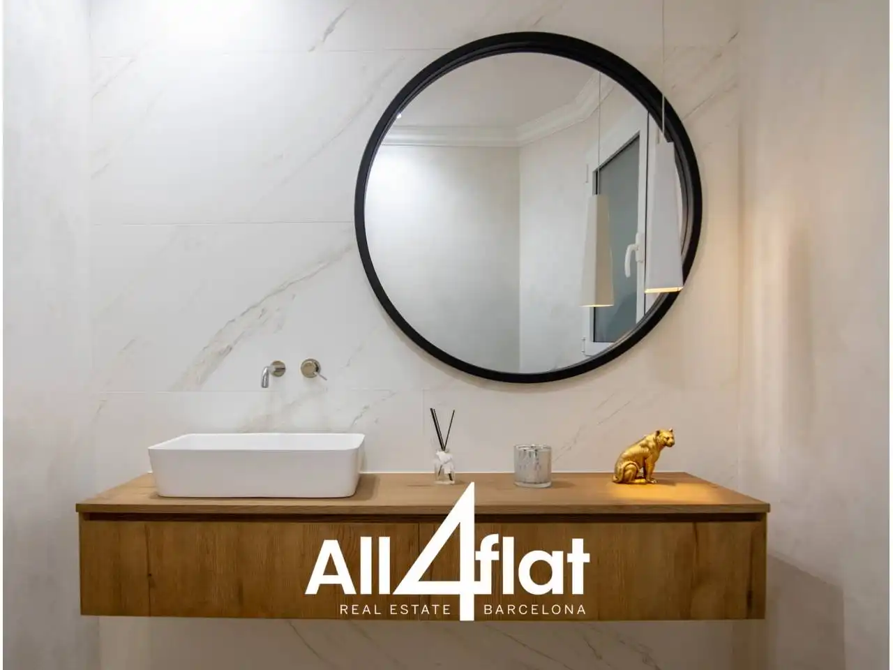 Bathroom of Flat for sale in Barcelona  with Air Conditioner, Heating and Parquet flooring